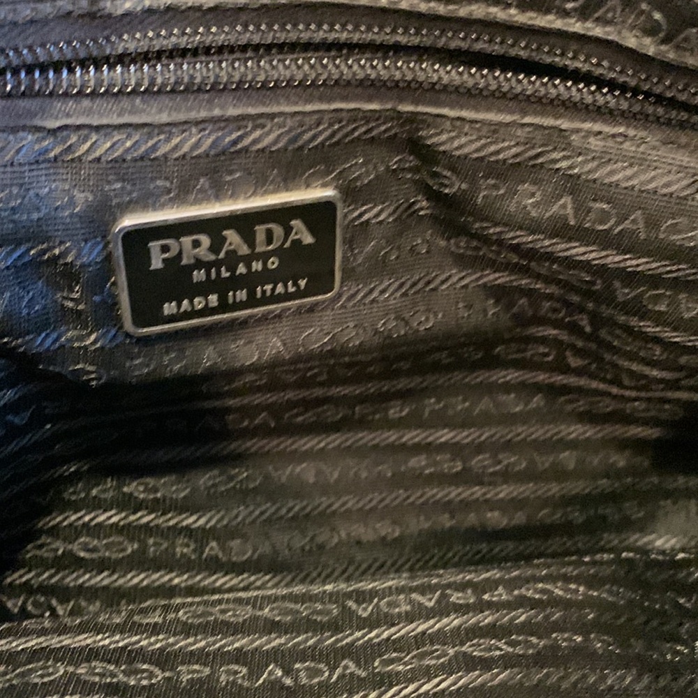 SOLD❤️ Prada Nylon Shoulder Bag - Picture 4 of 12